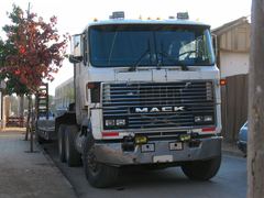 Mack MH 613