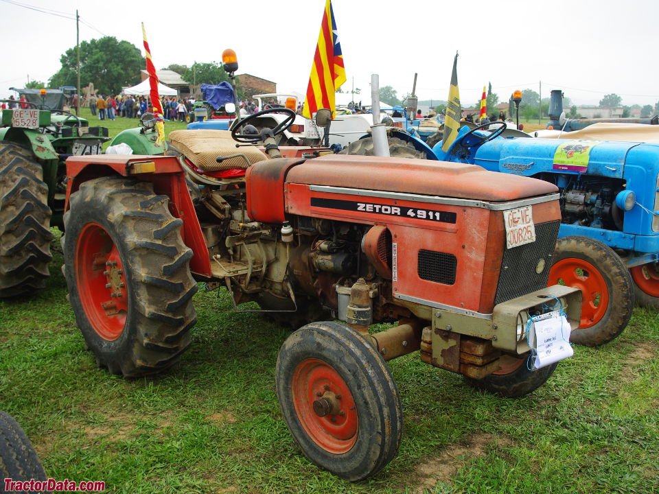Traktor Zetor 4911