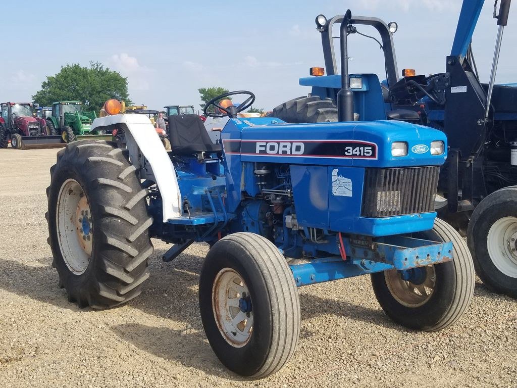 Tractor Ford 3415