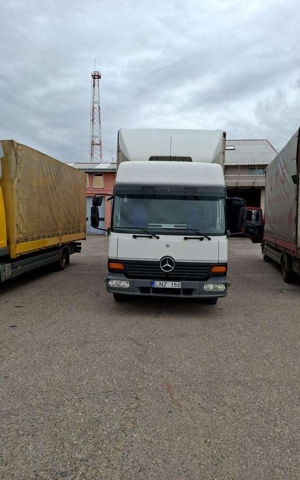 Lastwagen Mercedes Benz 818