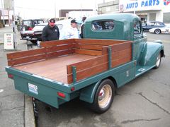 Chevrolet CUSTOM BED PICK UP-DE LUXE