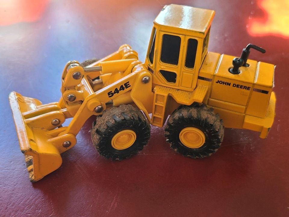 John Deere 544E