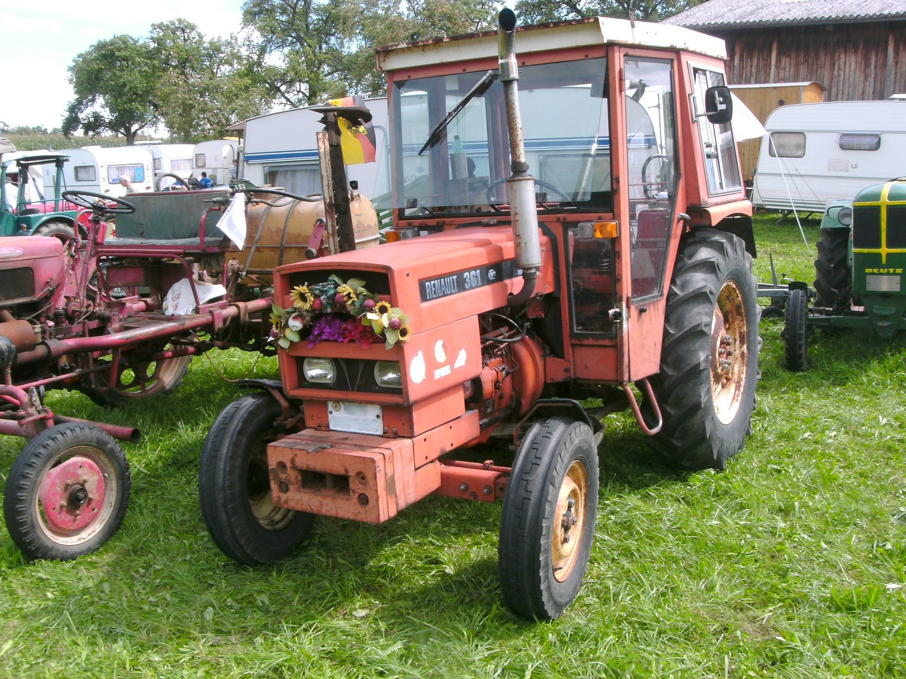 Tractor Renault 361