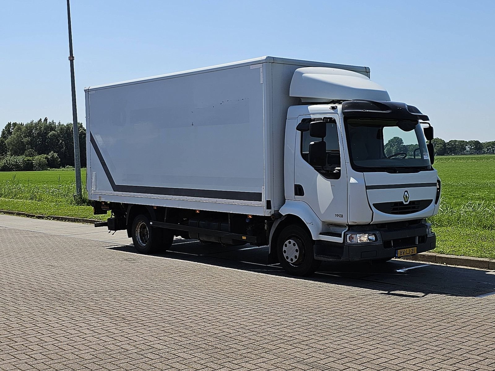 Truck Renault MIDLUM 190-12 L