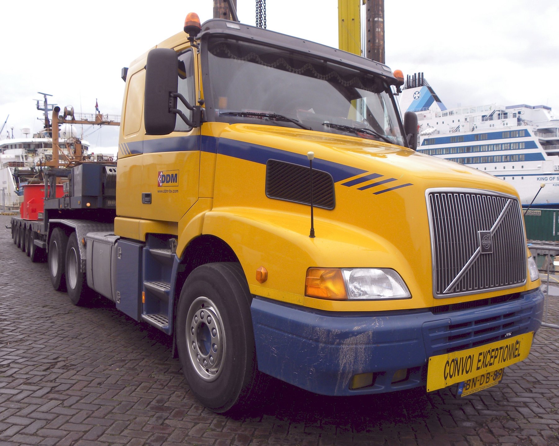 Truck Volvo NH 4X2T