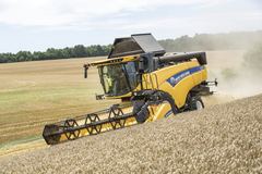 New Holland CX5.90 Laterale