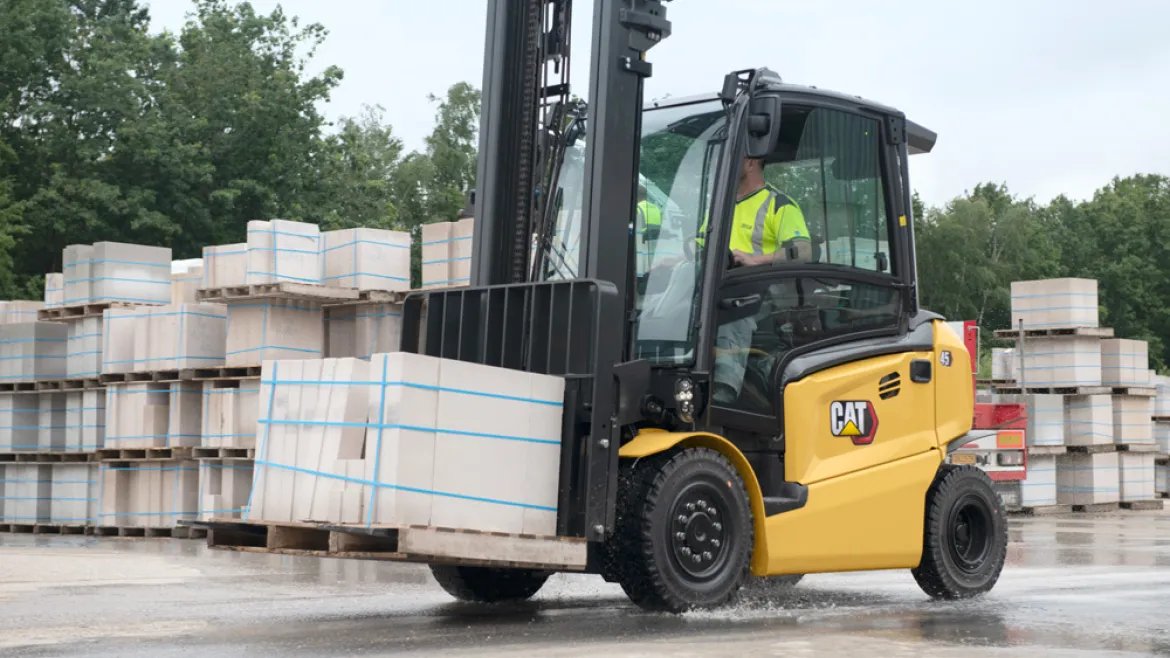 Electric forklifts CAT Lift Trucks Caterpillar EP40