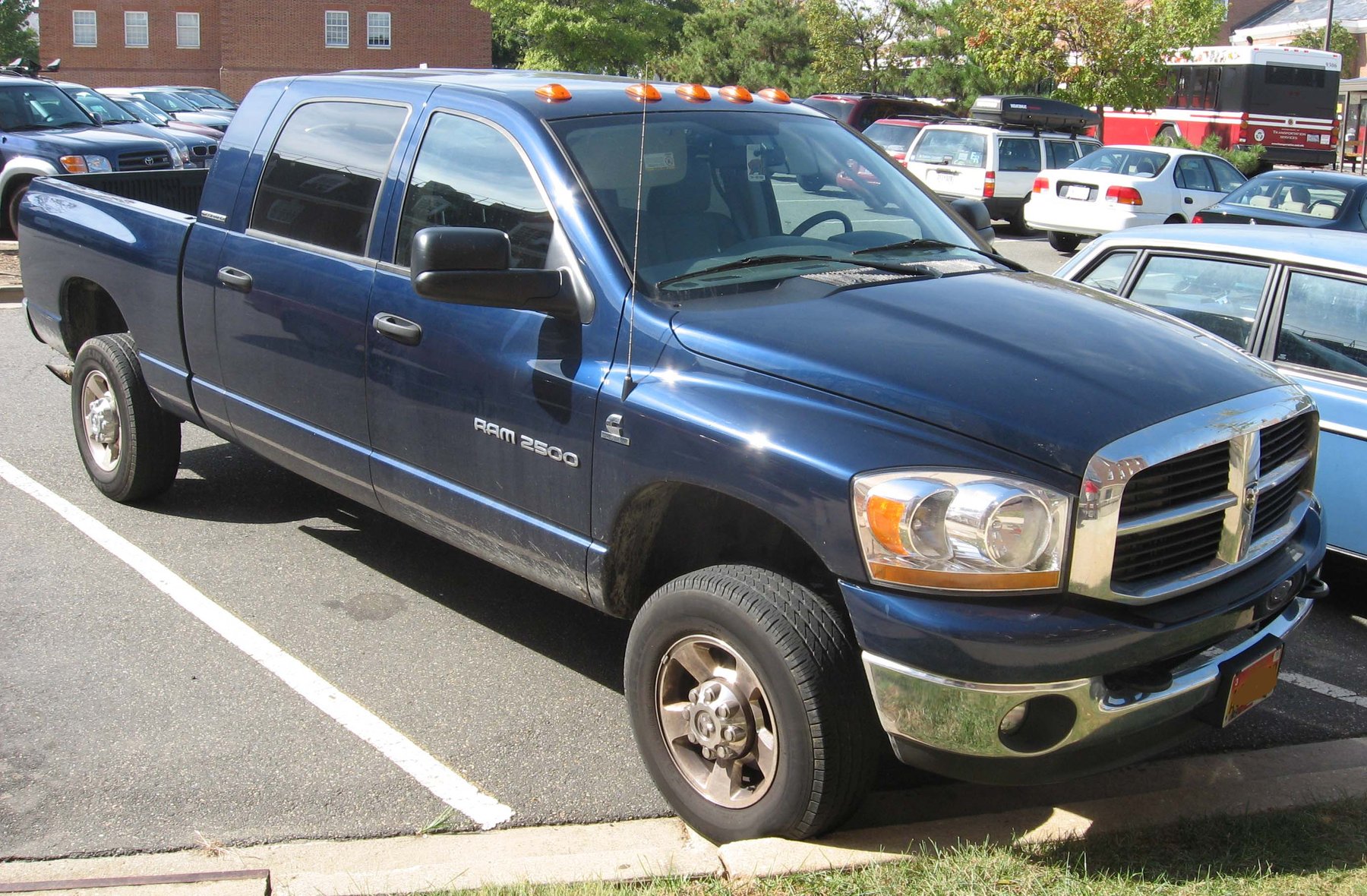 Truck Dodge RAM 2500 Mega Cab