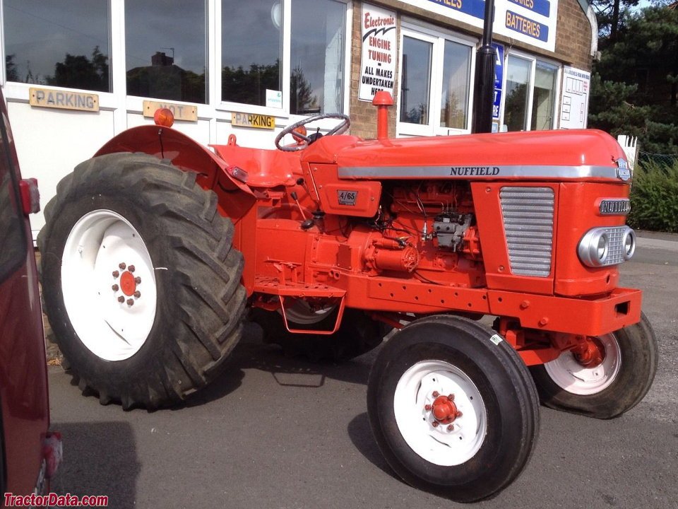 Tractor Nuffield 4/65 (465)