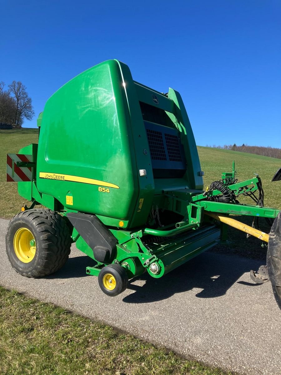 John Deere 854