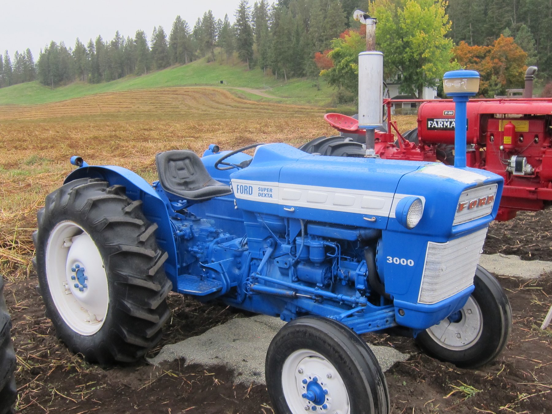 Traktor Ford SUPER DEXTA