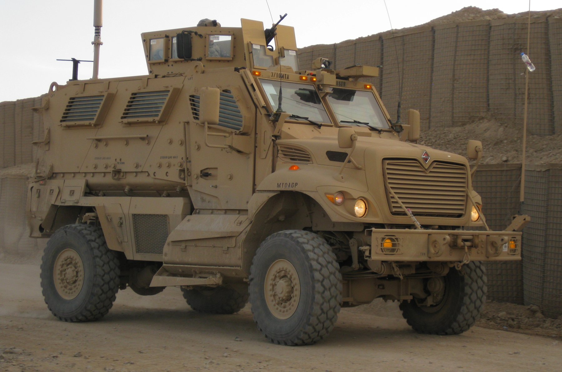 Engineer & recovery vehicles Navistar International Corp. MaxxPro MRV