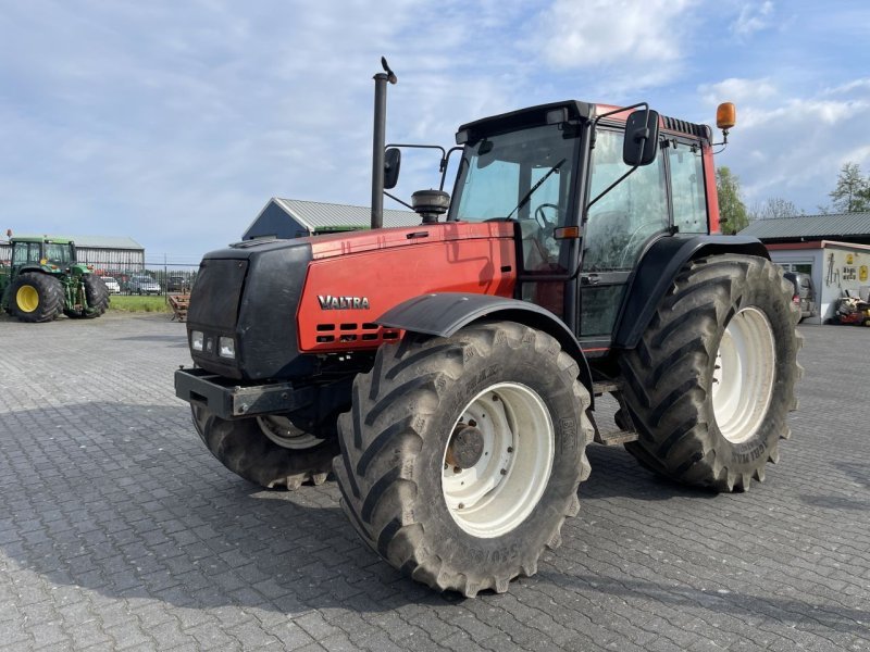 Valmet-Valtra 8400