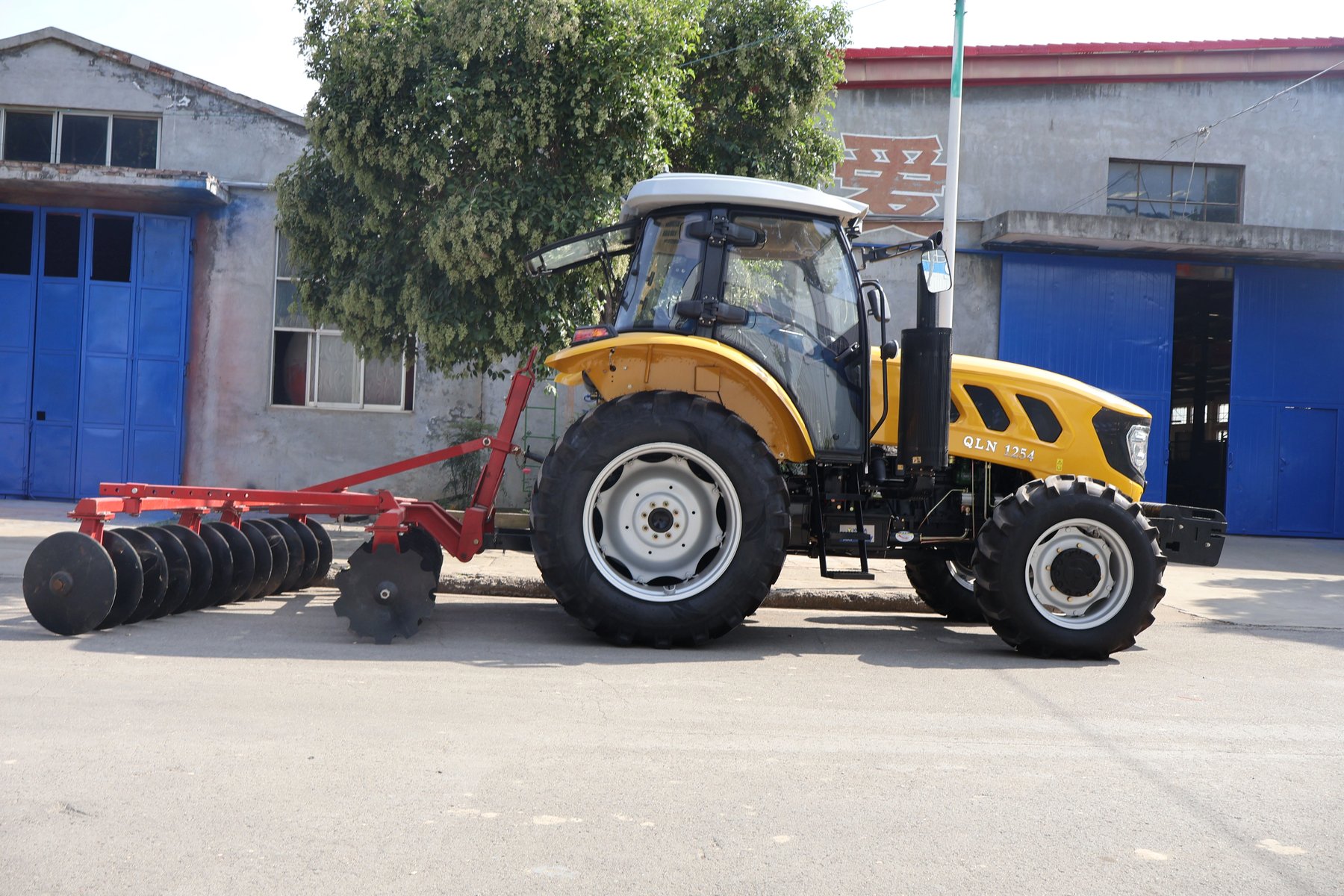 Tractor Qian Liniu QLN850