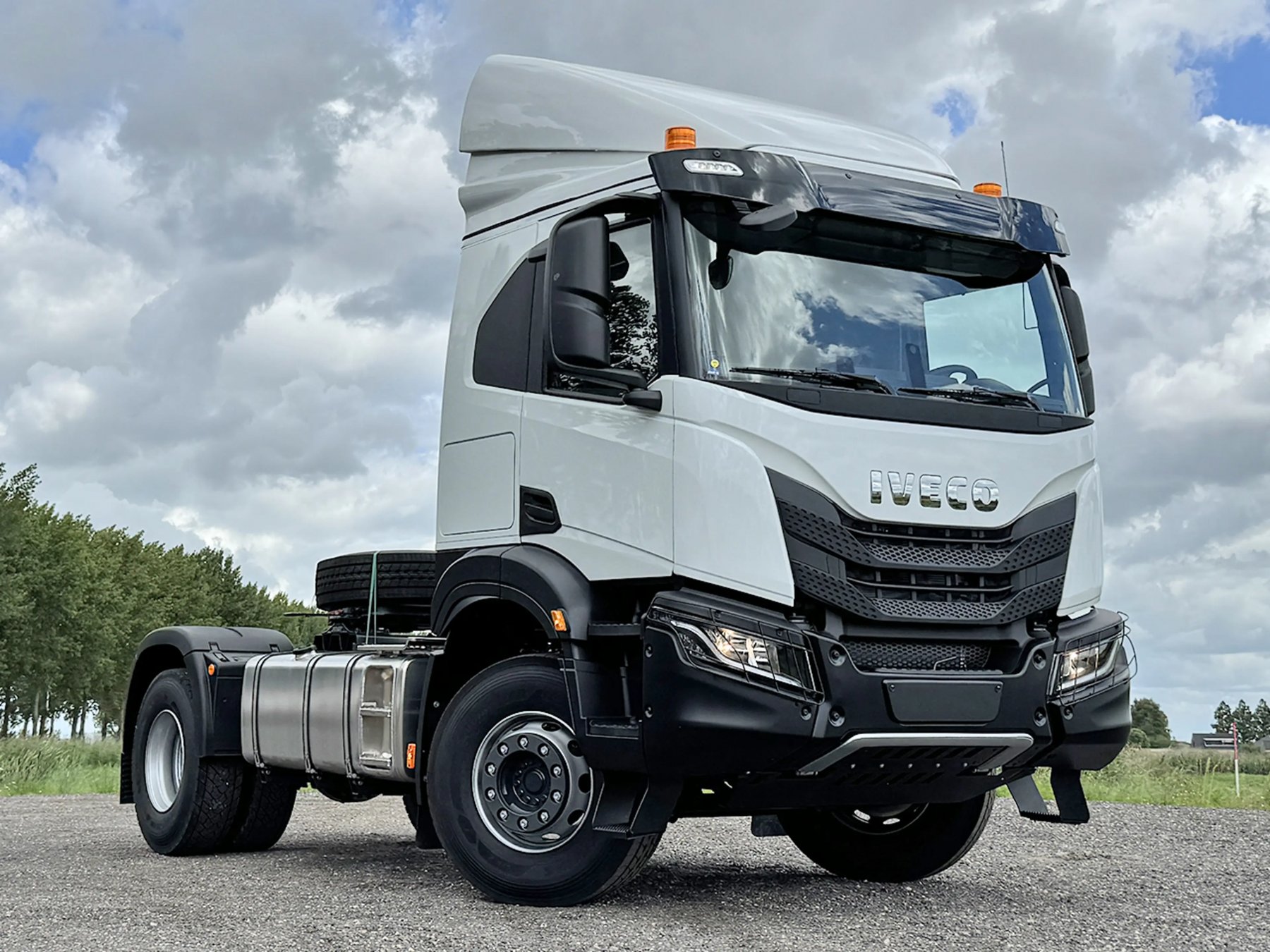 Lastwagen Iveco 440S
