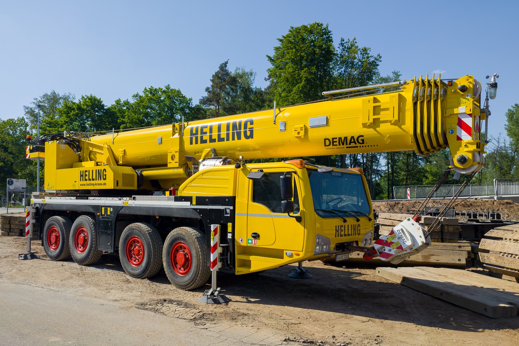 Truck Demag AC 100