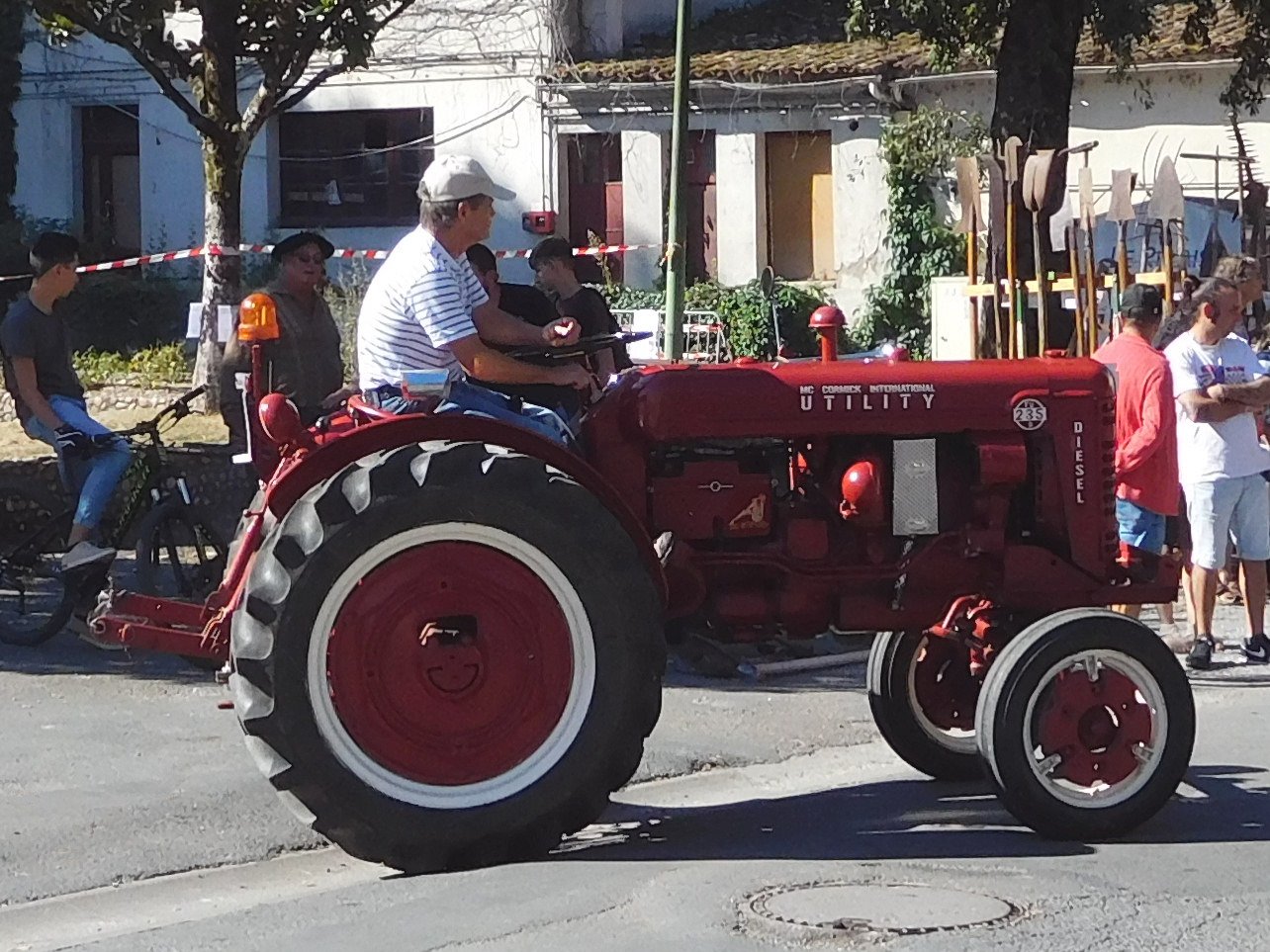 Tractor McCormick FU-235 D