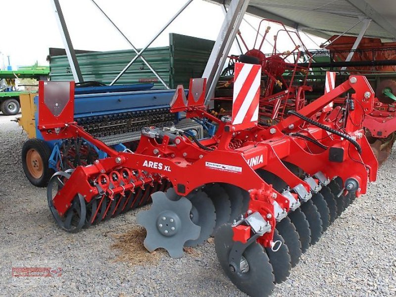 Crop protection Unia R 618 XL