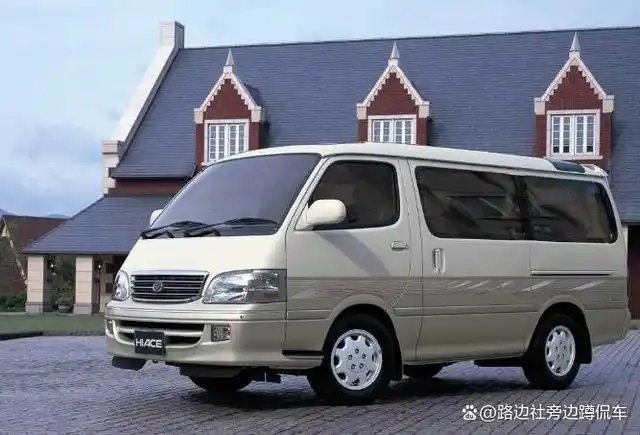 Van Toyota HIACE 2.5 D-4D 95 EMOTION