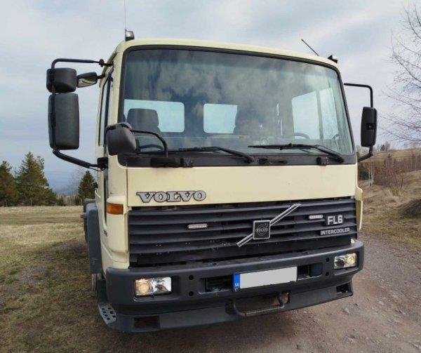Truck Volvo FL611L4X2