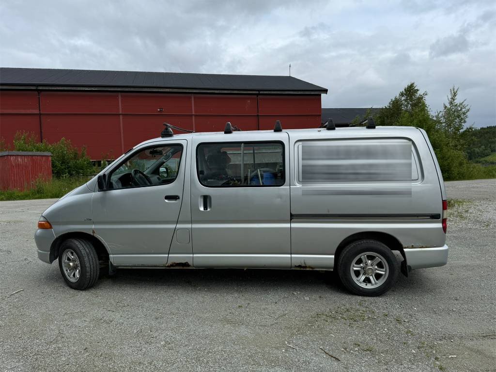 Van Toyota LXH28L-SBMRXW-VAN-4X4