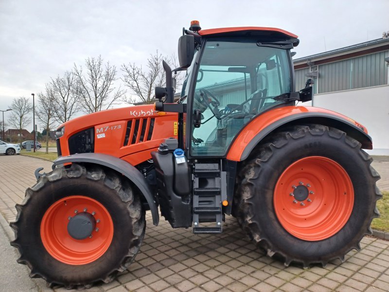 Kubota M7060HDRC