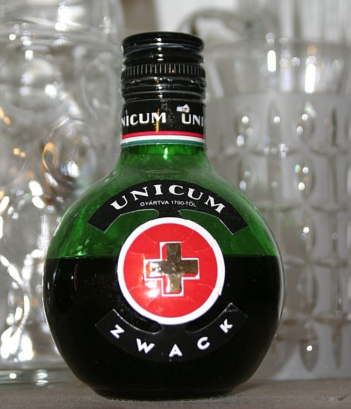 Anhänger UNICUM --