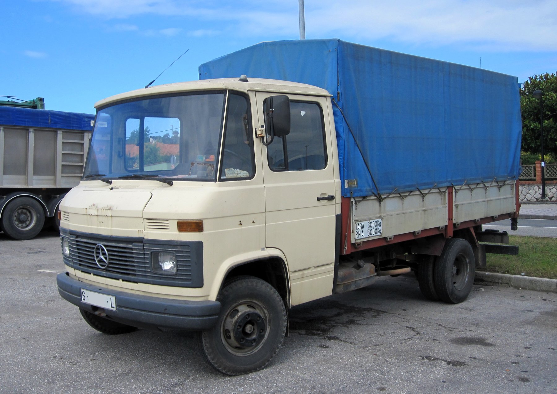 Truck Mercedes Benz 7.49T
