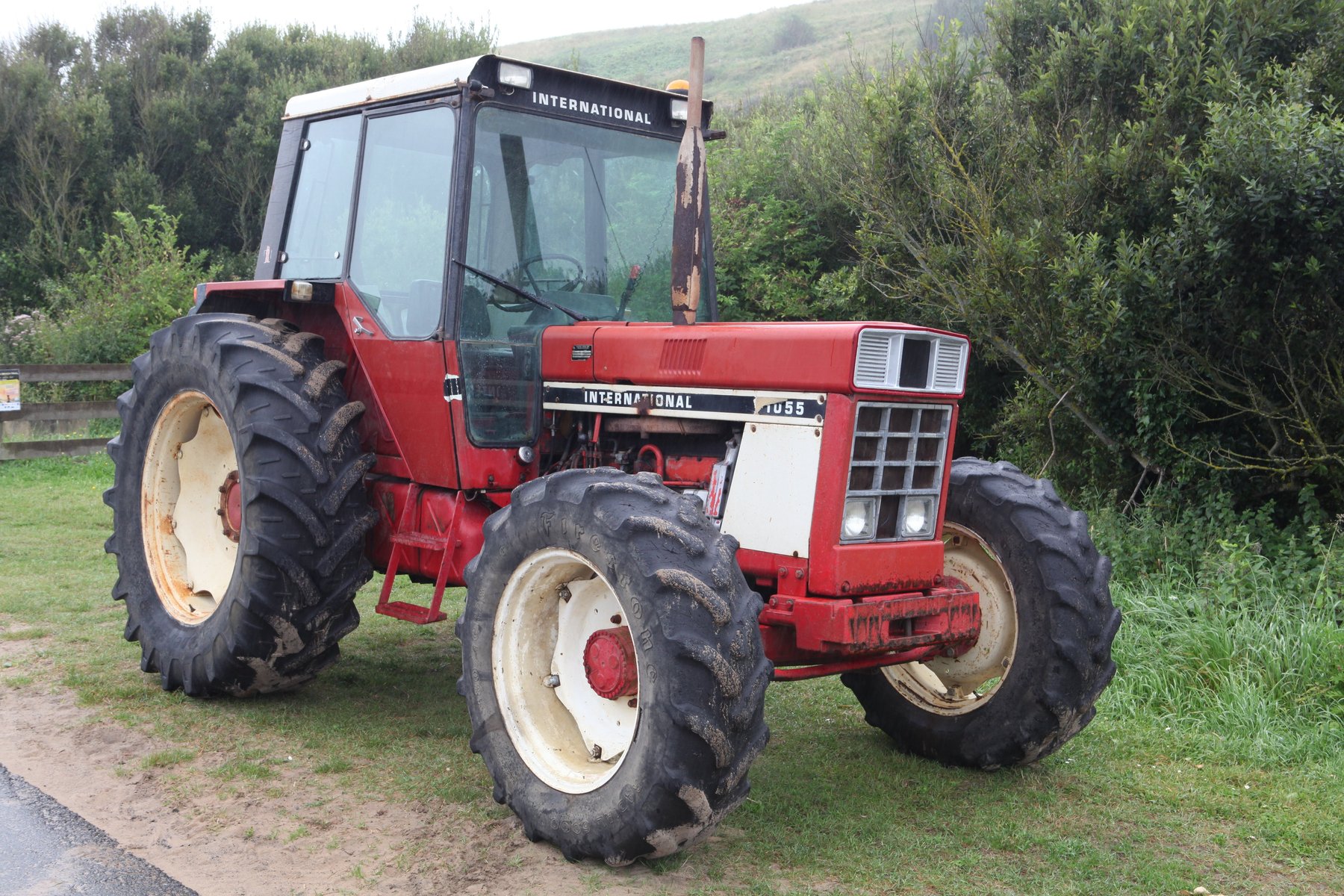 Tractor International Harvester 1055
