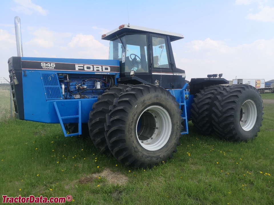 Tractor Ford/versatile 946