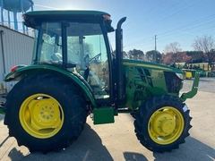 John Deere 5065E