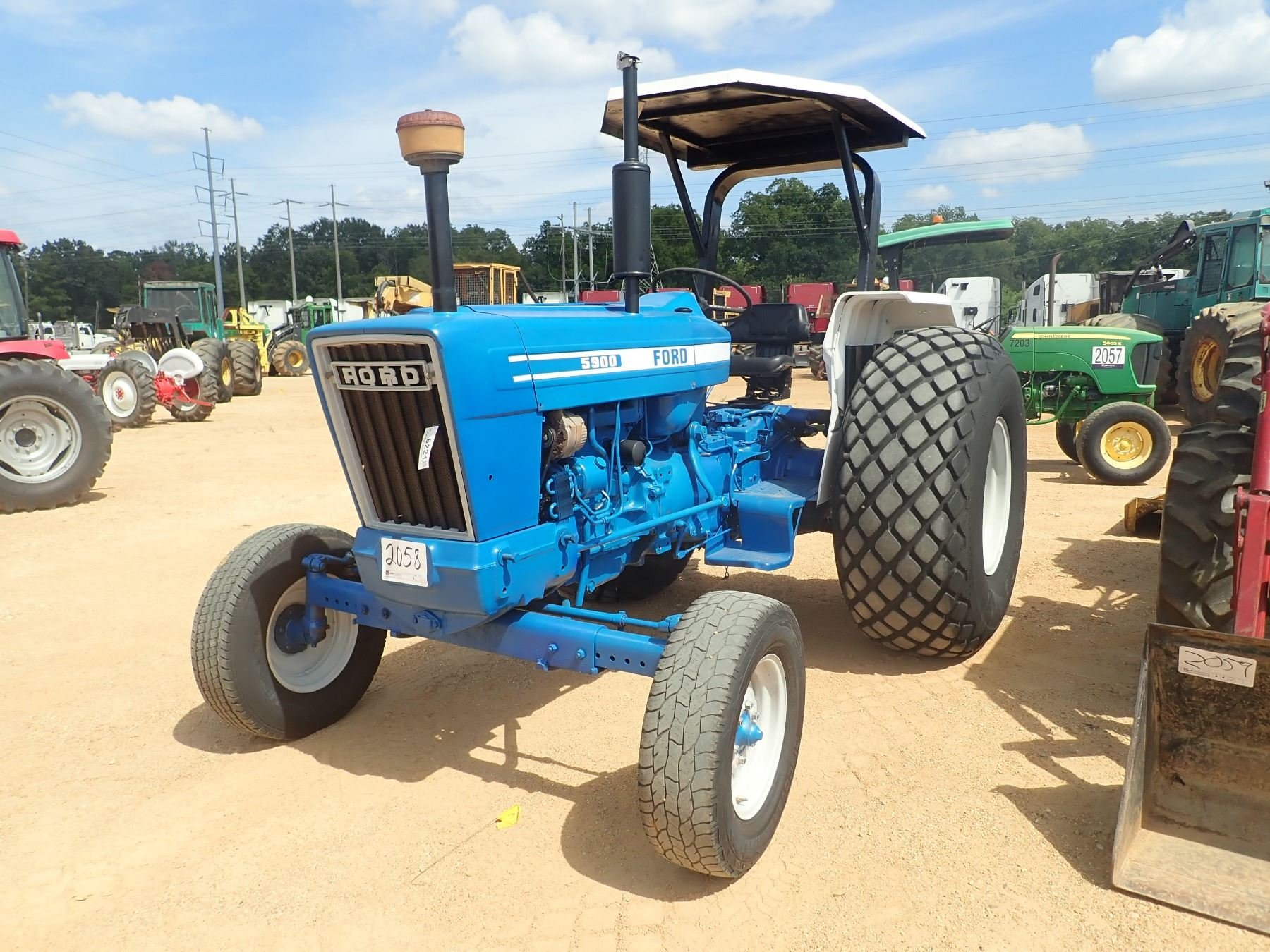 Tractor Ford 5900