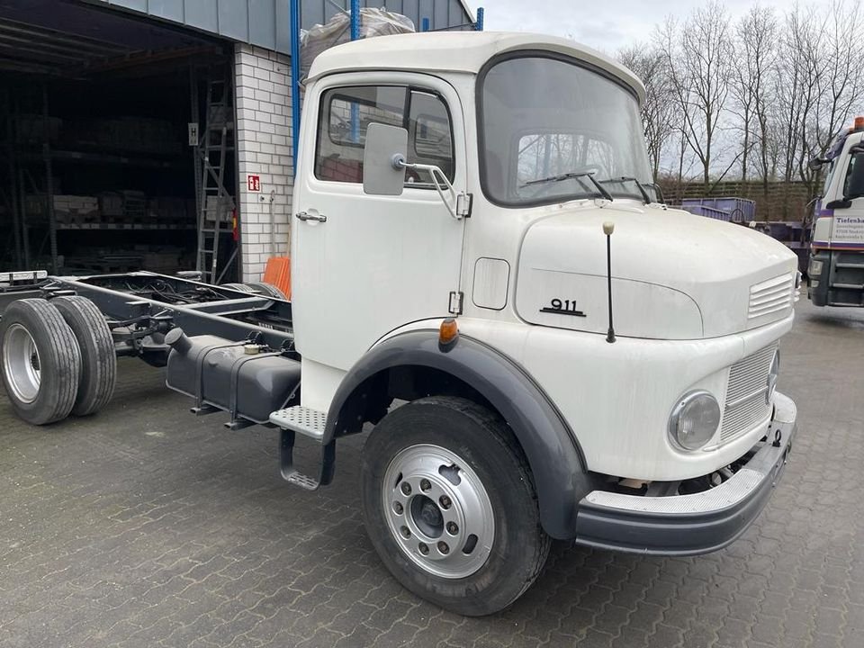 Truck Mercedes Benz LK 911 B