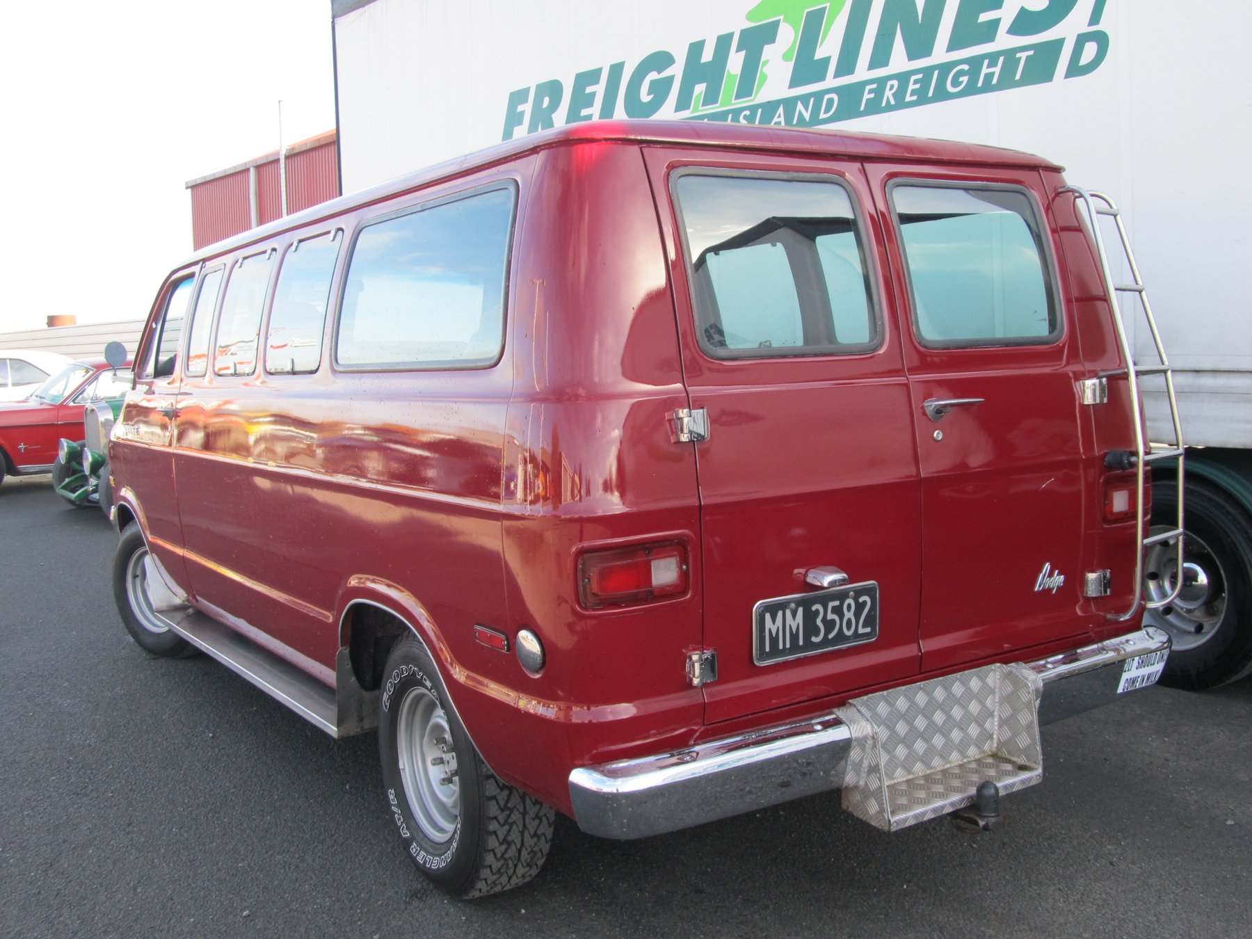 Van Dodge TRADEMAN B 200