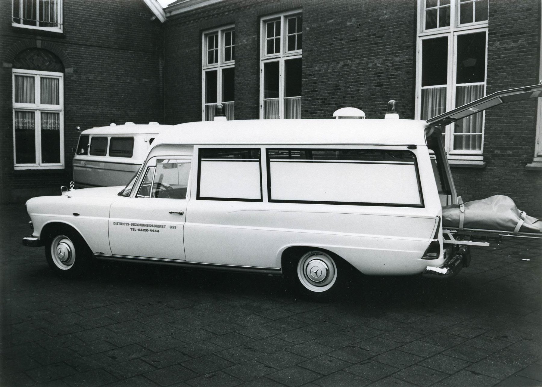 Van Mercedes Benz 240 D BINZ.AMBULANCE