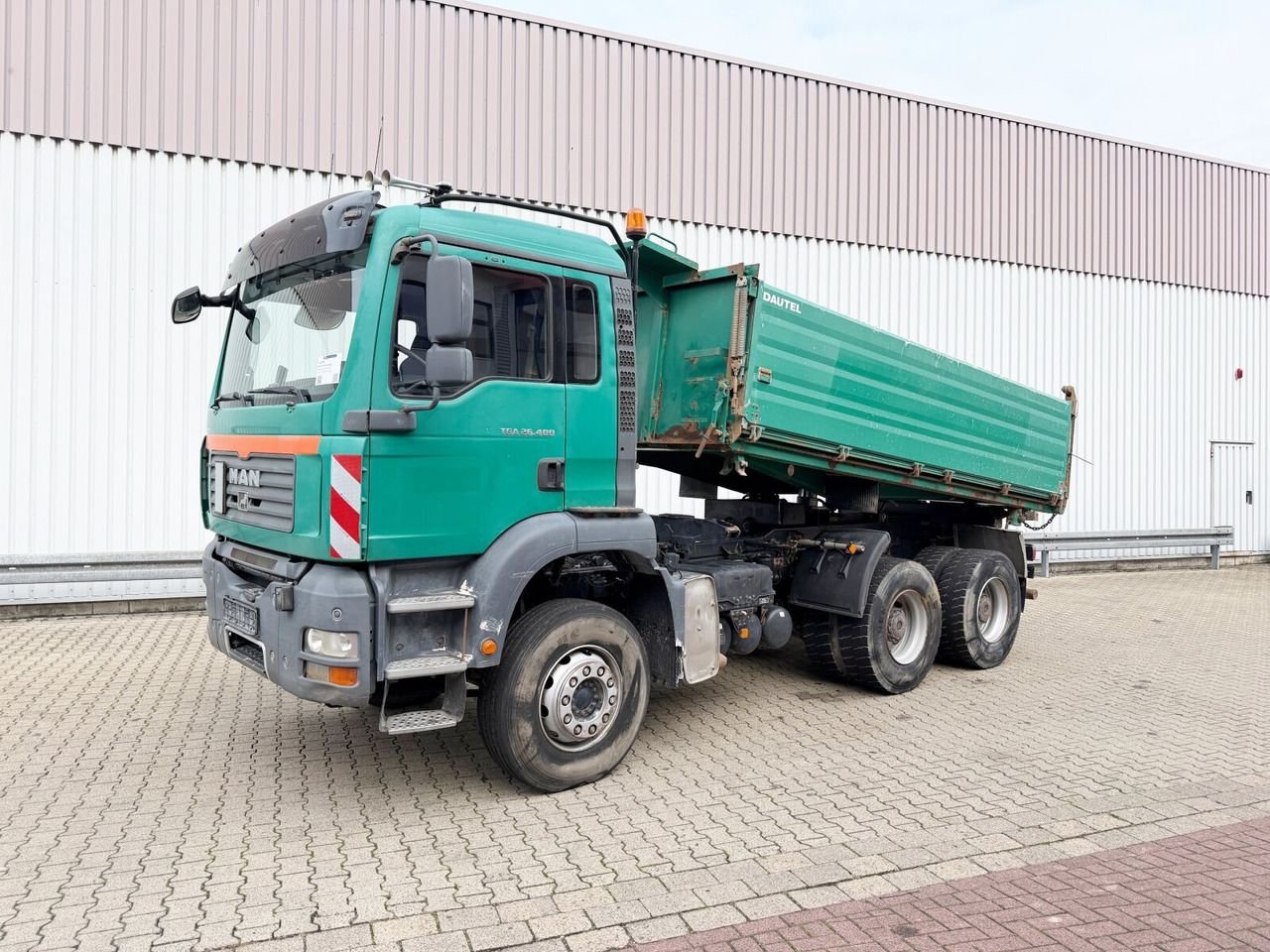 Truck MAN TGA 26.400LL-6X2/-RAS-420+135