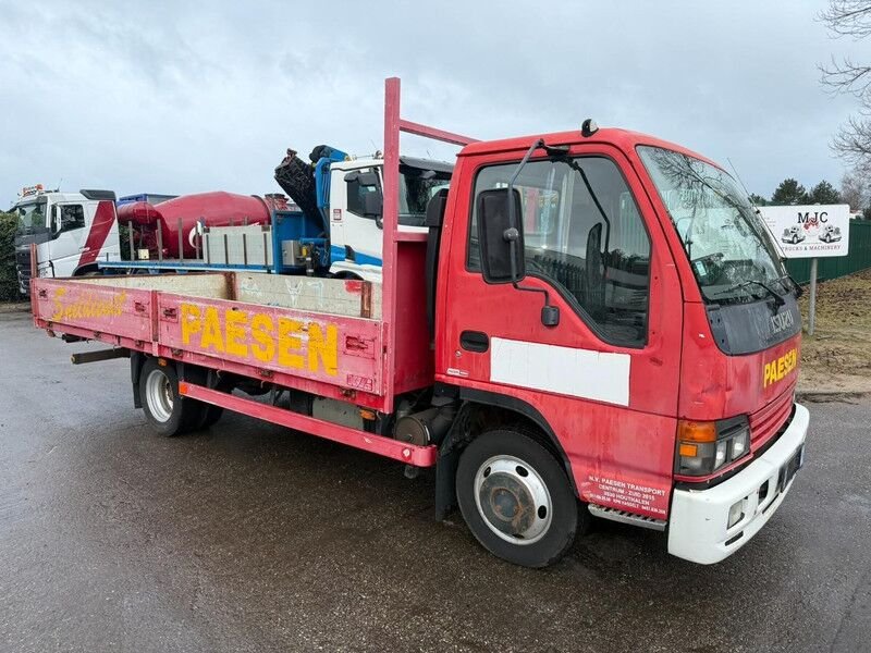 Van Isuzu NPR77L-5D