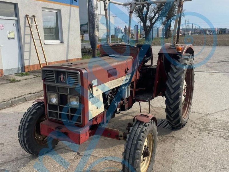 Traktor Universal 453