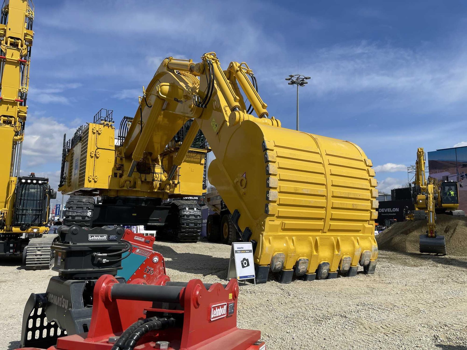 Komatsu PC8000-6