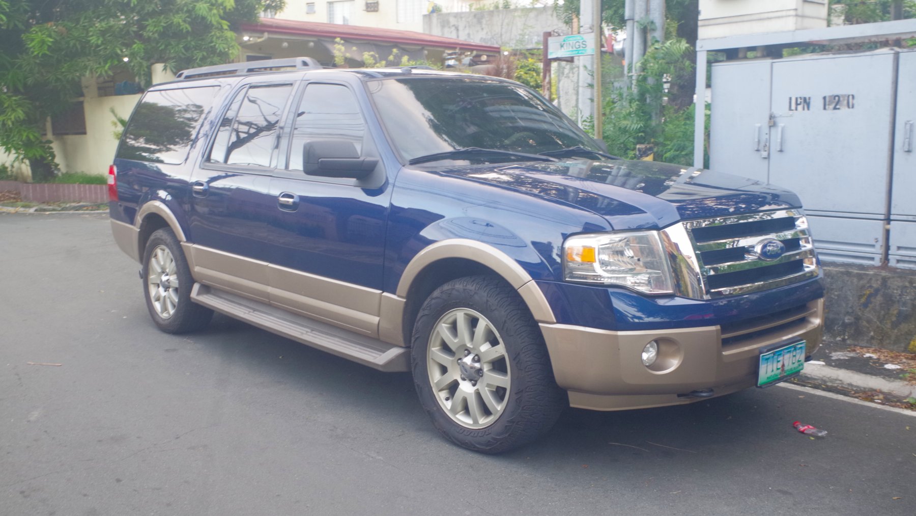 Truck Ford EXPEDITION EL XLT