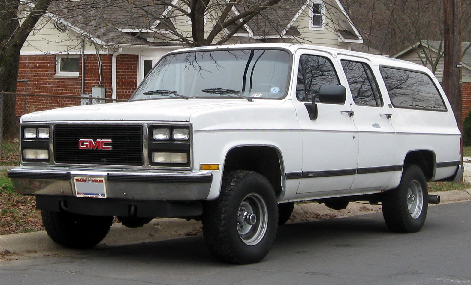 Truck GMC SUBURBAN K2500 4X4/334