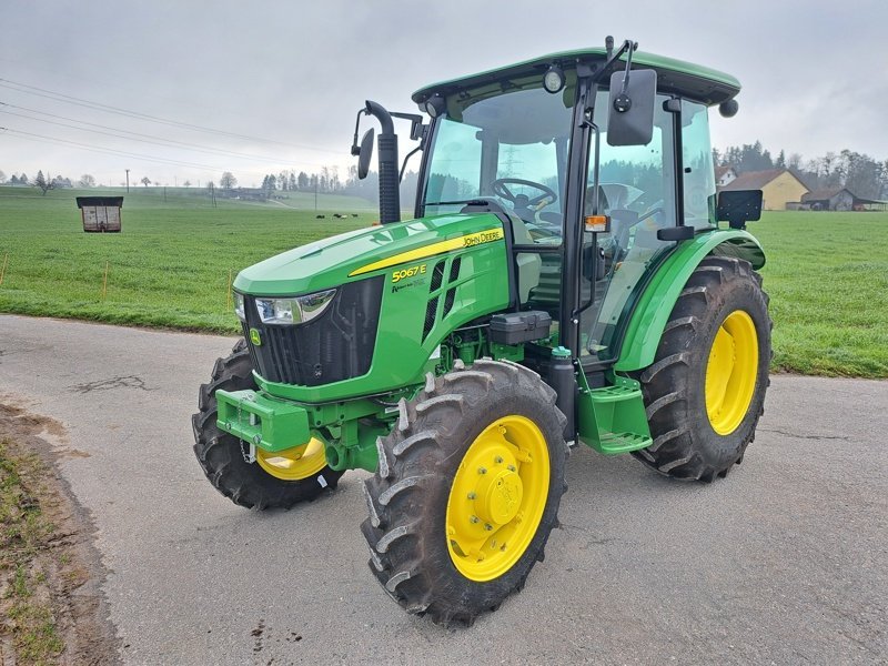 Traktor John Deere 5067E