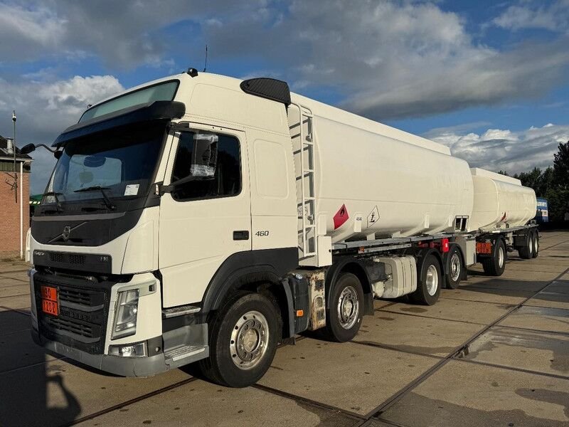 Truck Volvo FM-8X2R