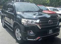 Toyota LANDCRUISER V8