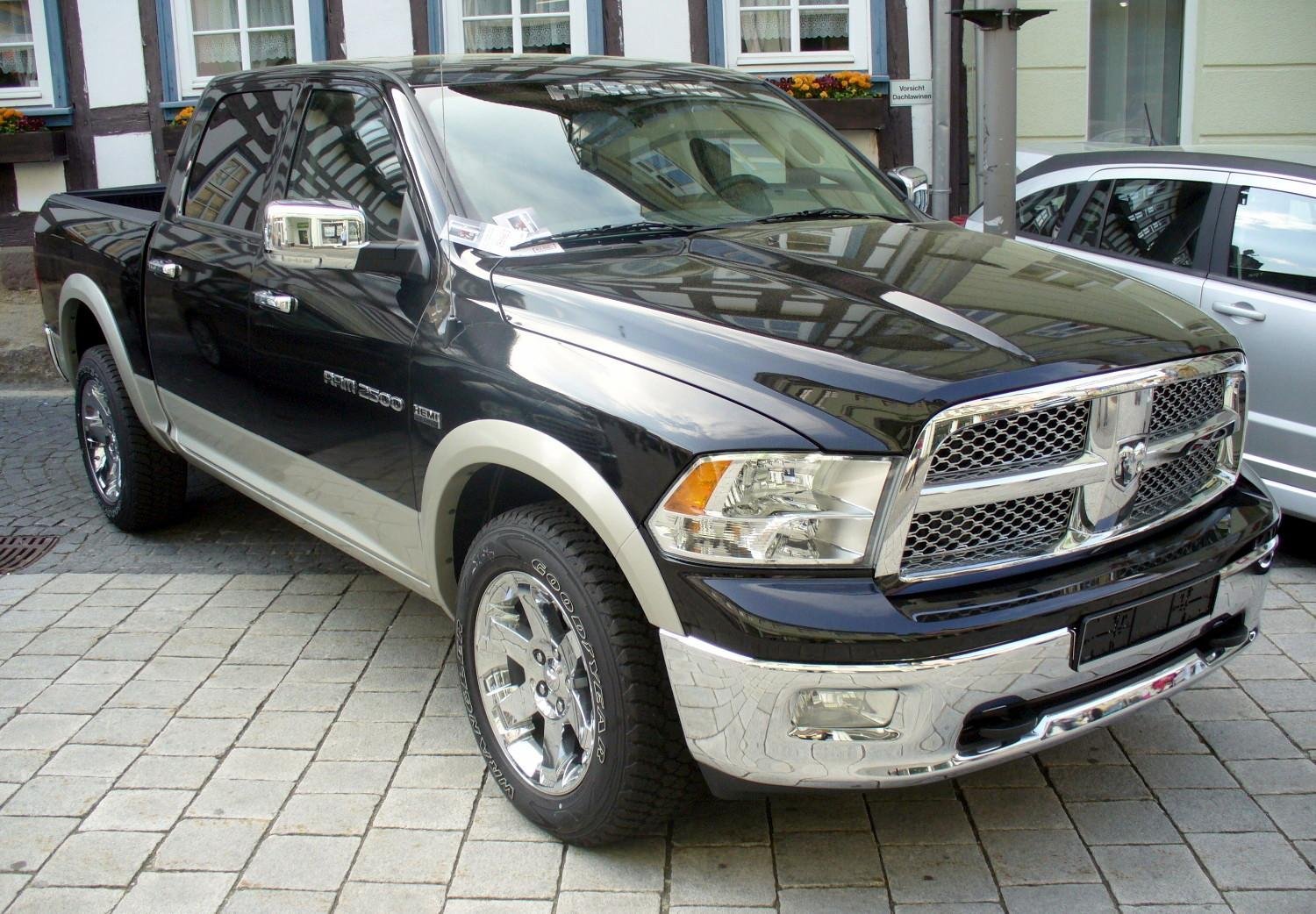 Van Dodge RAM 1500 LARAMIE 4X4