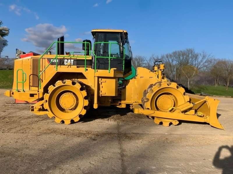 Maschine Caterpillar 825H