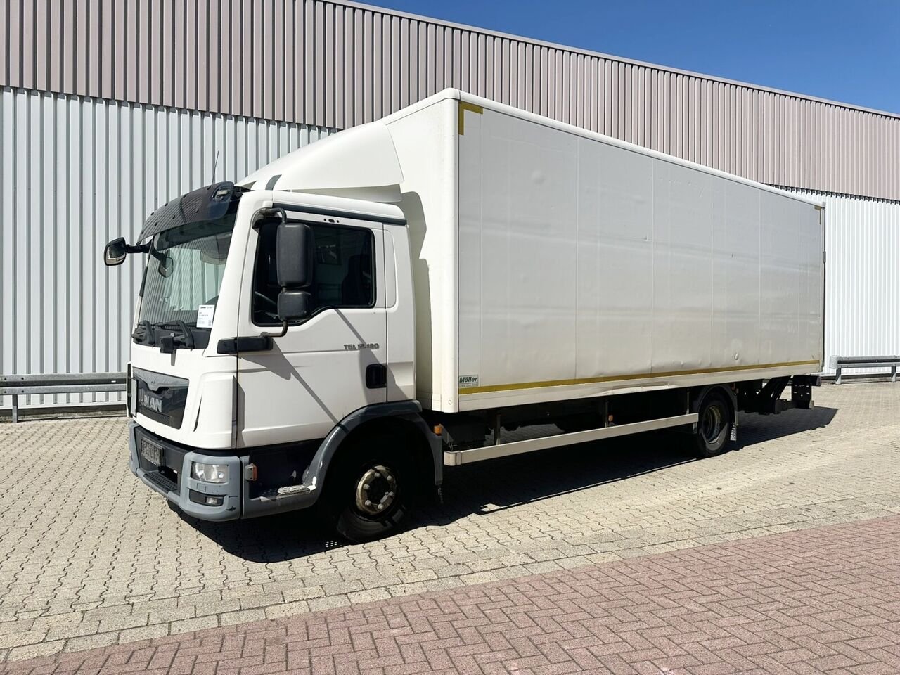 Truck MAN TGL 12.180 4X2 BB EEV