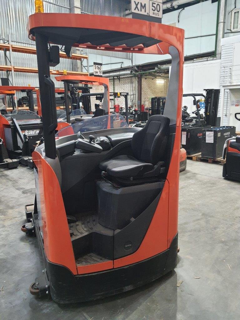 Schmalgangstapler Toyota VRE-150