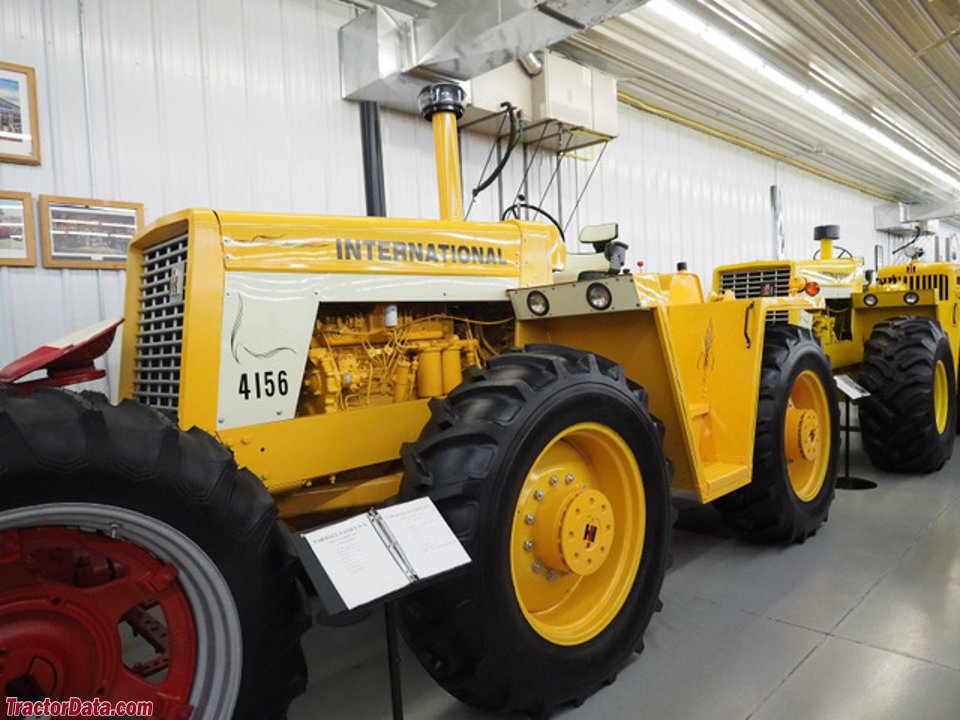 Tractor International Harvester 4156