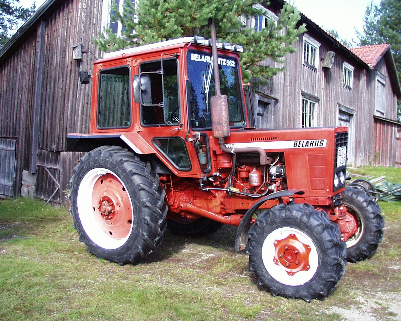 Traktor Belarus MTZ 562